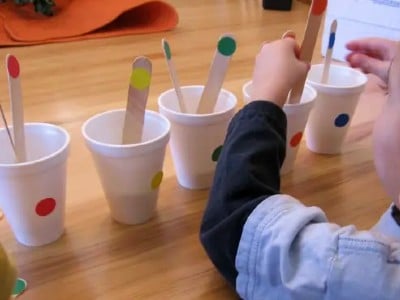 color activity for toddlers indoor quiet wonder noggin